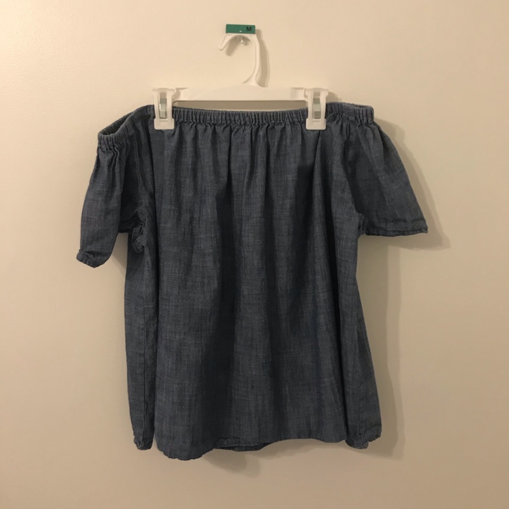 2/20💫GAP OFF-THE SHOULDER DENIM BLOUSE- size xs